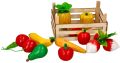 Drewniane owoce i warzywa w skrzynce