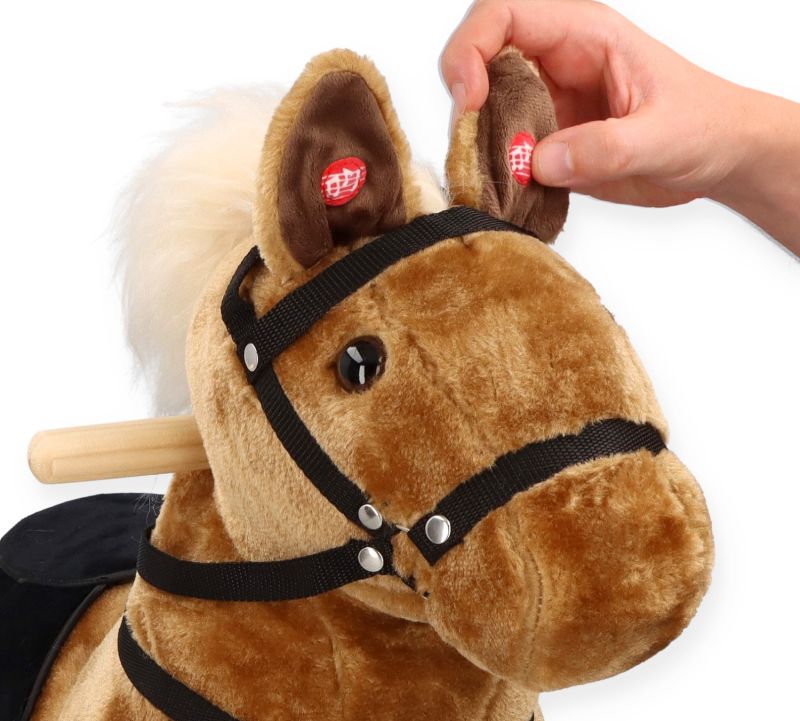 Brązowy konik na kółkach