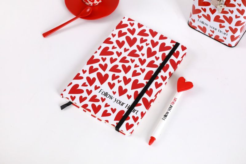 Notes A5 w twardej okładce z sercami 96k