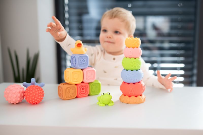 Duży zestaw sensorycznych zabawek Tullo 18 el.