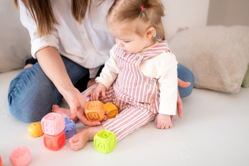 Zestaw Montessori  Klocki i piramida sensoryczna 13 el.