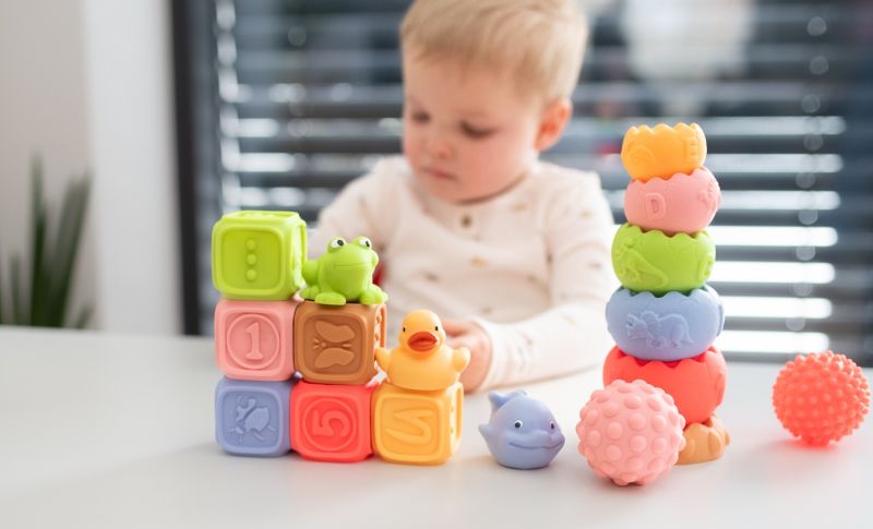 Duży zestaw sensorycznych zabawek Tullo 18 el.