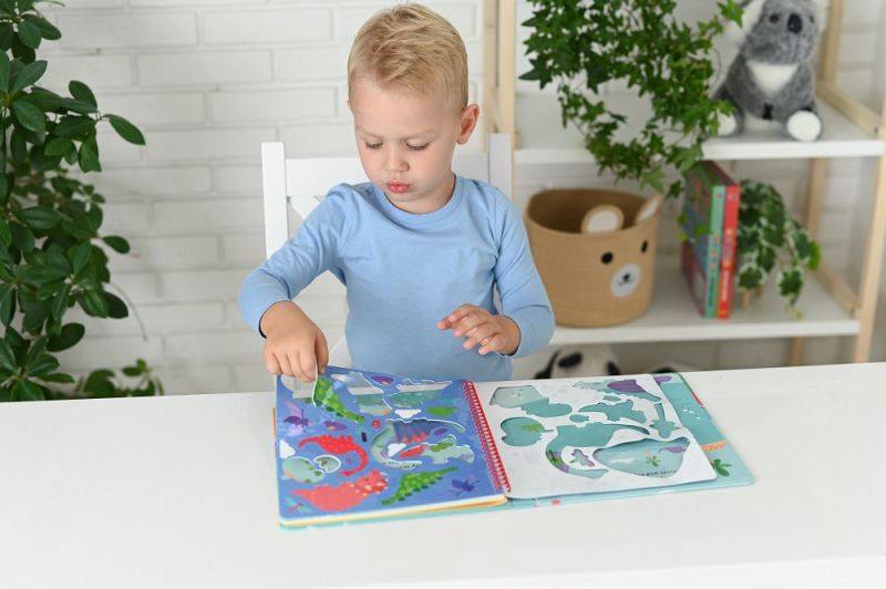 Naklejki silikonowe z książeczką dinozaury