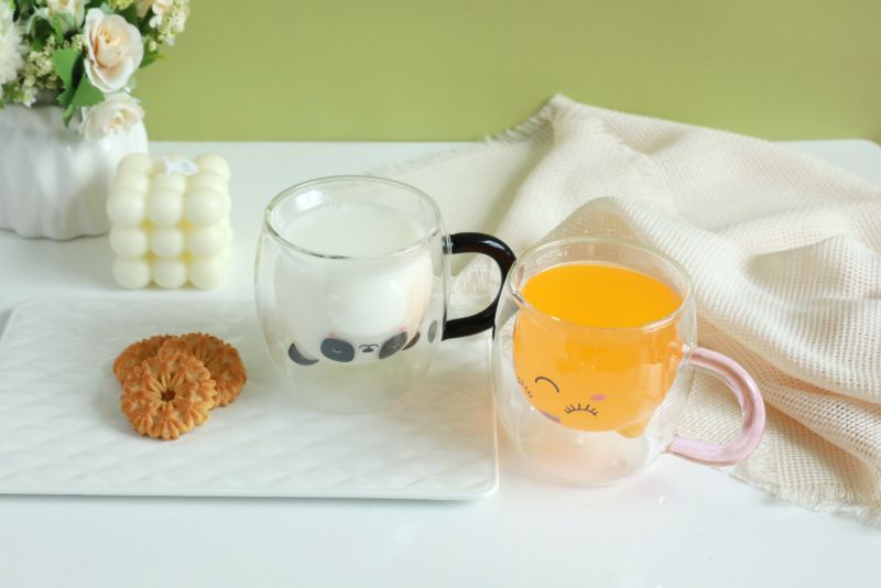 Szklanka termiczna z podwójnego szkła Jednorożec