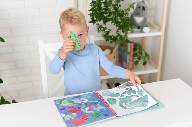 Naklejki silikonowe z książeczką dinozaury