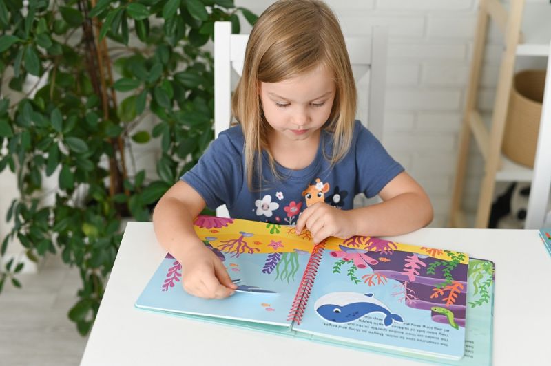 Książeczka z naklejkami silikonowymi morskie stwory