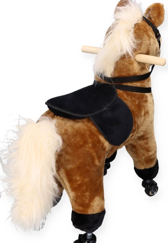 Brązowy konik na kółkach