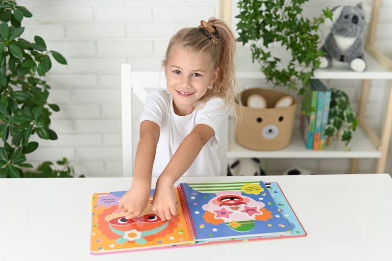 Książeczka z naklejkami silikonowymi śmieszne twarze