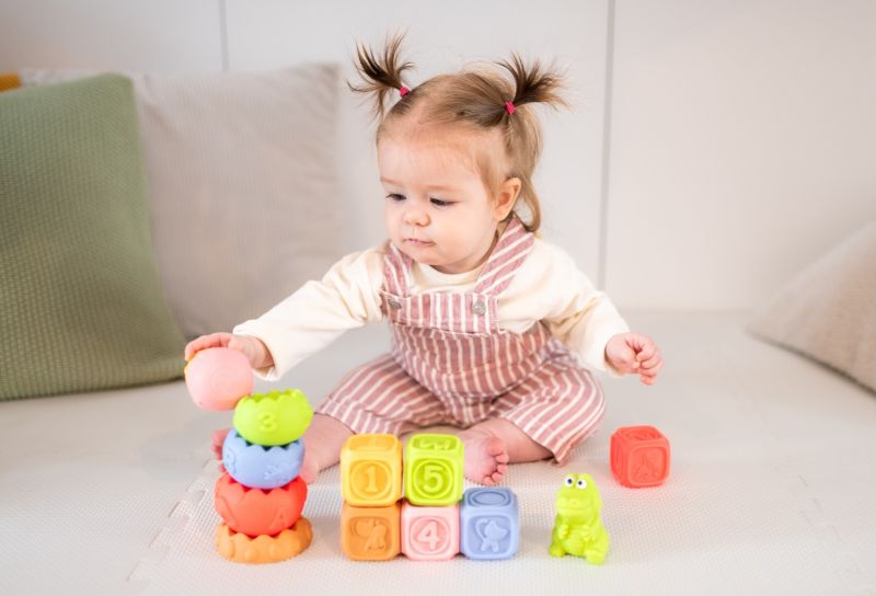 Zestaw Montessori  Klocki i piramida sensoryczna 13 el.