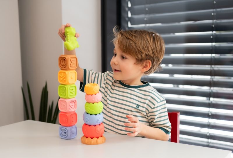 Zestaw Montessori  Klocki i piramida sensoryczna 13 el.