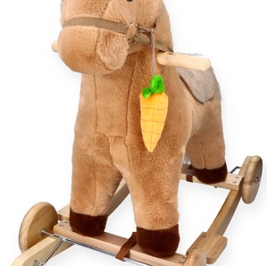 Konik na biegunach z marchewką